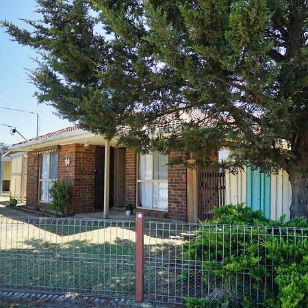 Cozy 2 Bedroom House /Melbourne Werribee Exterior photo